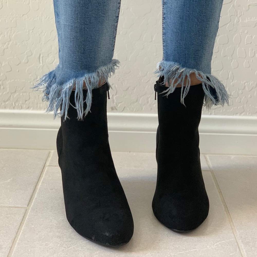 NIB Black Kitten Block Heel Ankle Chelsea Booties - Picture 5 of 8